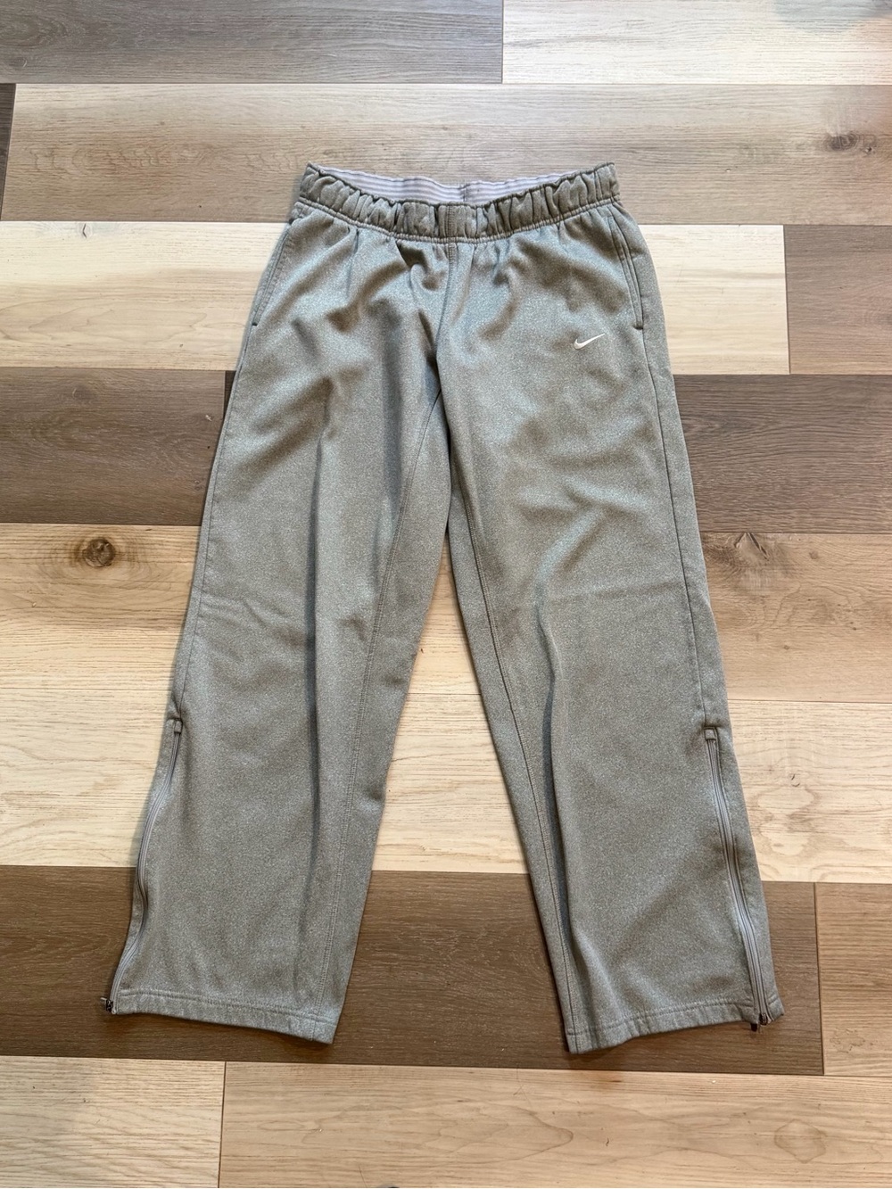Nike Women’s Gray Wide-Leg Athletic Pants with Ankle Zips and Warm Inside Size M